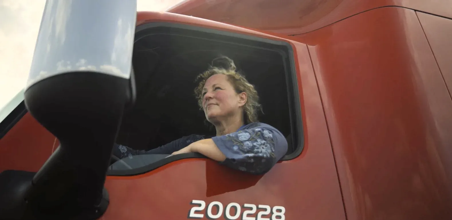 Dawna Jacobsen Honoured with OTA Truck Hero Award 2023
